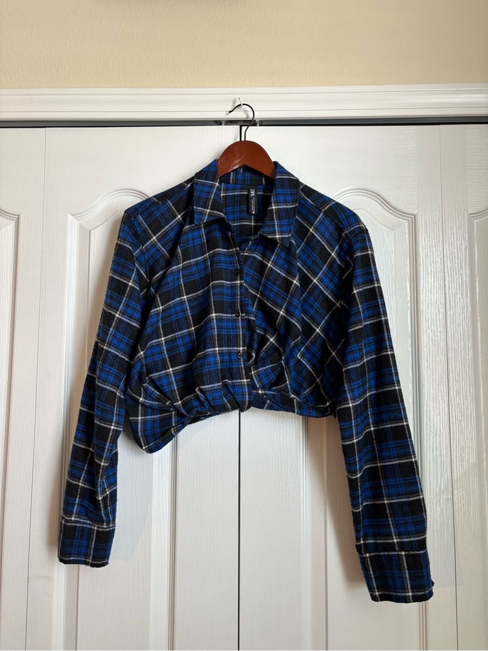 Zara Blue and Black Plaid Cropped Button-Down Shirt